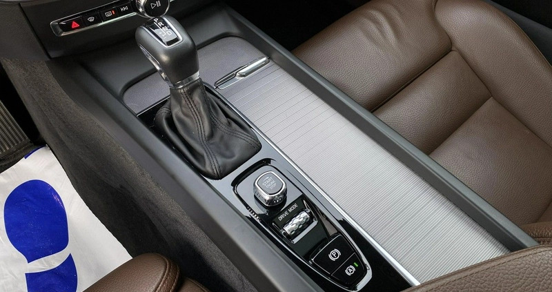 Volvo XC 60 cena 169900 przebieg: 59000, rok produkcji 2019 z Szczekociny małe 379
